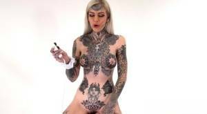 Tattoo enthusiast Amber Luke rides a multispeed sex machine on dollser.com