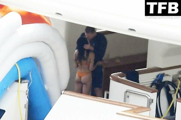 Zoe Kravitz & Channing Tatum Pack on the PDA While on a Romantic Holiday on a Mega Yacht in Italy - Italy on dollser.com