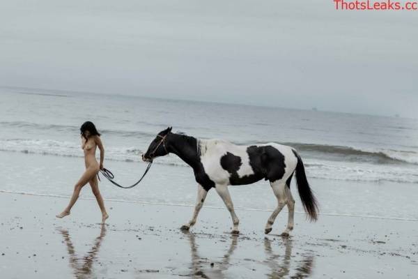 Kendall Jenner Nude Horse Riding Set Leaked on dollser.com