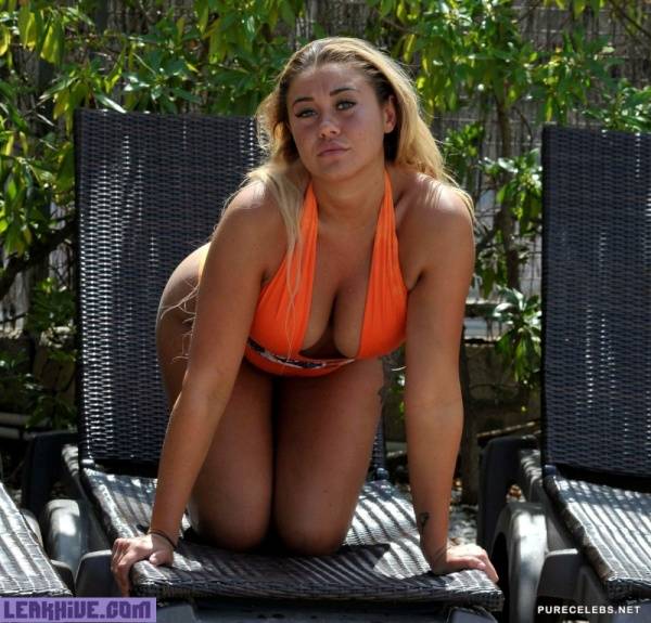 Leaked Reality Star Ellie Young Shows Off Great Cleavage In A Orange Swimsuit on dollser.com