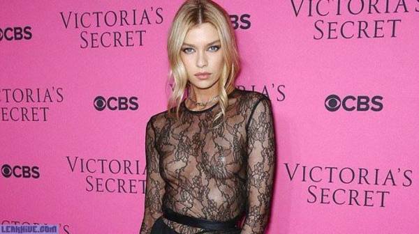 Stella Maxwell showing off tits Victoria’s Secret Fashion Show on dollser.com