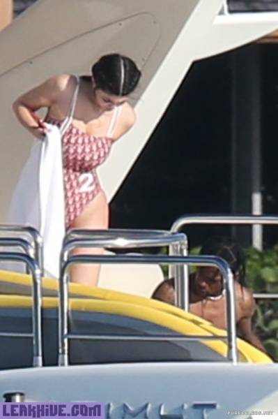 Leaked Kylie Jenner Paparazzi Swimsuit Yacht Photos on dollser.com