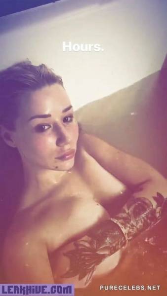 Leaked Iggy Azalea Sexy Topless Selfie Photo on dollser.com