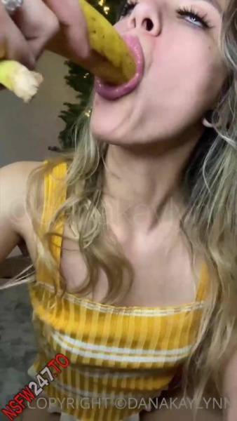 Dana Kay Lynn That one time I sucked and fucked a banana for Christmas almost 10 minutes onlyfans porn videos on dollser.com