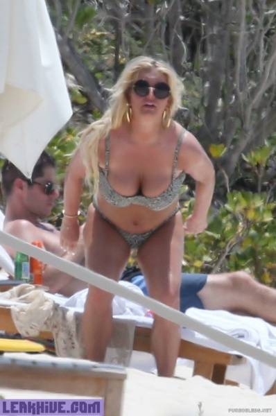 Leaked Jessica Simpson Caught By Paparazzi Sunbathing In A Bikini on dollser.com
