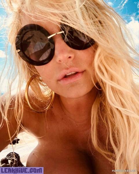Leaked Jessica Simpson Topless And Bikini Selfie Shots on dollser.com