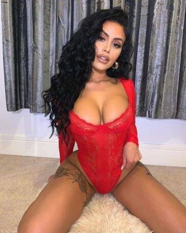 Chloe Saxon (chloesaxon) MEGA ONLYFANS FREE on dollser.com