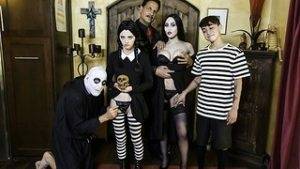 Familystrokes E28093 Halloween Cosplay Party Ends With Creepy Family Groupsex on dollser.com