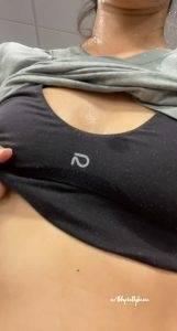 Semi obsessed with flashing in gyms because of this sub Thothub on dollser.com