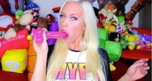 FULL VIDEO: Tara Babcock Blowjob Dildo Fan Service Friday! on dollser.com