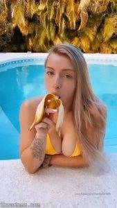TheRealBrittFit Onlyfans Nude Teen Love Bananas on dollser.com