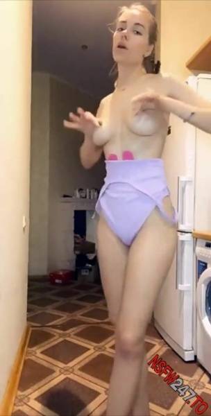 Daisy Shai standing anal plug tease snapchat premium 2020/06/29 porn videos on dollser.com