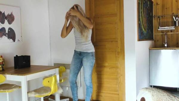 Jana Volkova Jana pees in jeans porn videos on dollser.com