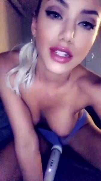 Gwen Singer orgasm face snapchat premium xxx porn videos on dollser.com