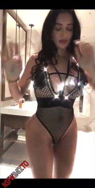 Sophia Dee photoshoot snapchat premium xxx porn videos on dollser.com