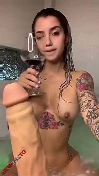 Agata Ruiz bathtub tease & dildo blowjob snapchat premium xxx porn videos on dollser.com