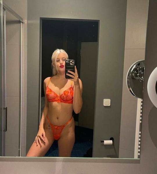 Blondyqueen69 (Chloe Verhagen, blondyqueen) Nude OnlyFans Leaks (11 Photos) on dollser.com