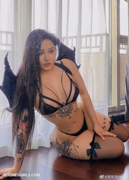 Songyuxin Hitomi Sexy Asian Onlyfans Leaked Nude Photos on dollser.com