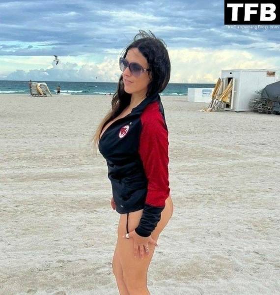 Claudia Romani Supports AC Milan While Tanning on Miami Beach on dollser.com