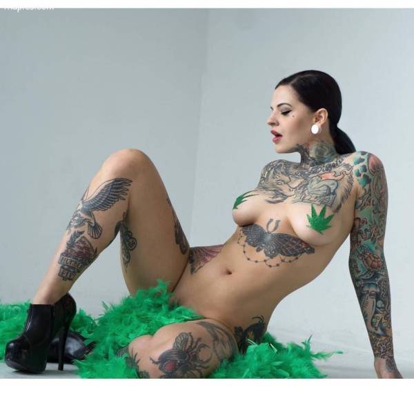 Heidi Lavon Nude on dollser.com