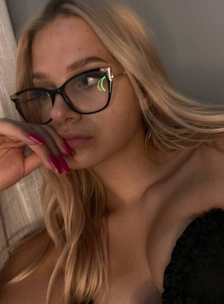 Lovely model LittleTinyBlonde boobs show on dollser.com