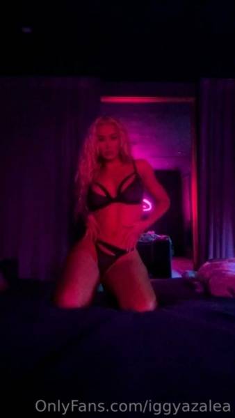 Iggy Azalea Sexy Lingerie Tease Onlyfans Video Leaked on dollser.com