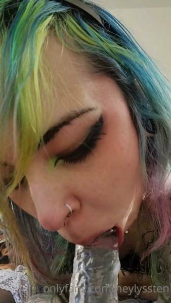 HeyLyssten Deepthroat Dildo Blowjob OnlyFans photo Leaked on dollser.com