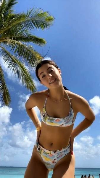 Charli D 19Amelio Sexy Beach Bikini Dance Video Leaked - Usa on dollser.com