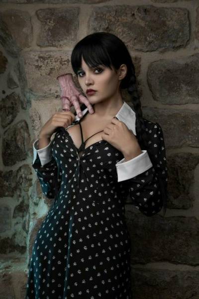 Kalinka Fox Nude Wednesday Addams Cosplay Patreon Set Leaked on dollser.com