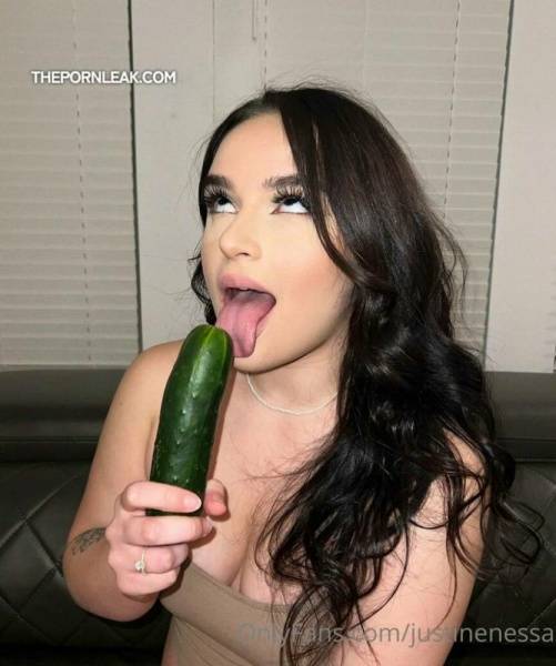 Justinenessa Nude Dildo Justinexjuicy Onlyfans! on dollser.com