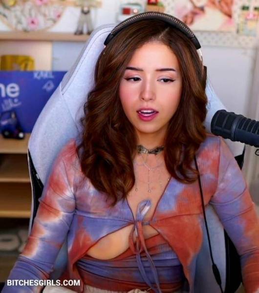 Pokimane Nude Twitch Streamer Leaked Photos on dollser.com