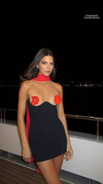 Kendall Jenner Pasties Dress Candid Video Leaked - Usa on dollser.com