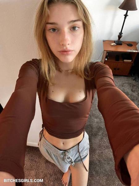 Zooemoore Nude Tiktok - Tiktok Porn Videos on dollser.com