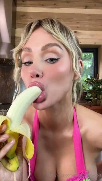 Sara Jean Underwood Banana Blowjob OnlyFans Video Leaked - Usa on dollser.com