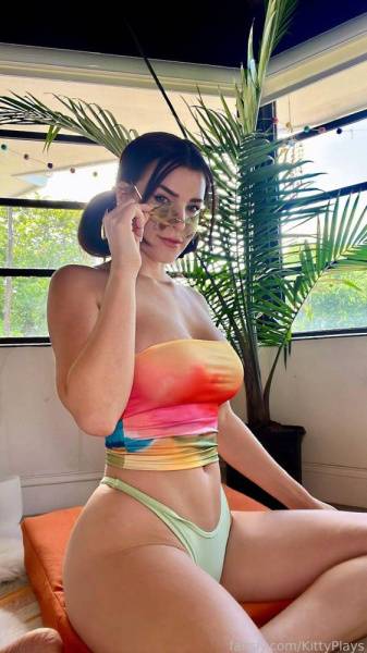 KittyPlays Sexy Colorful Top Thong Fansly Set Leaked on dollser.com