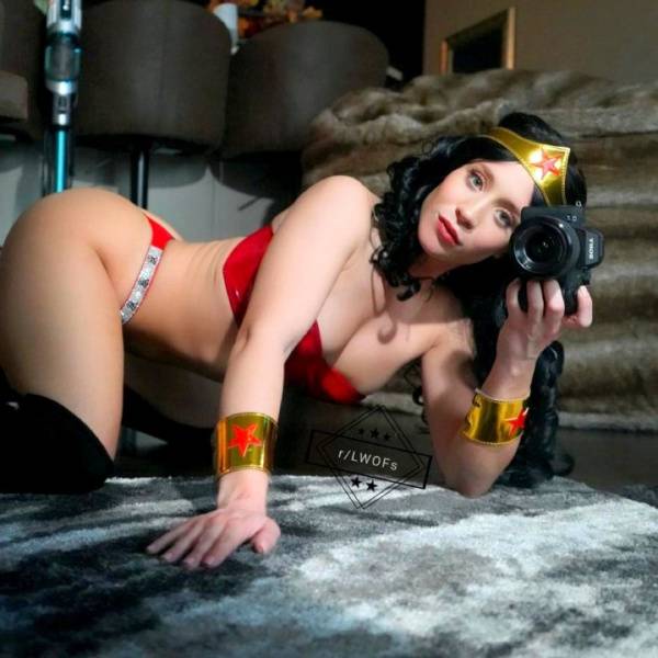 Lizzy Wurst As Wonder Woman Set Leaked on dollser.com