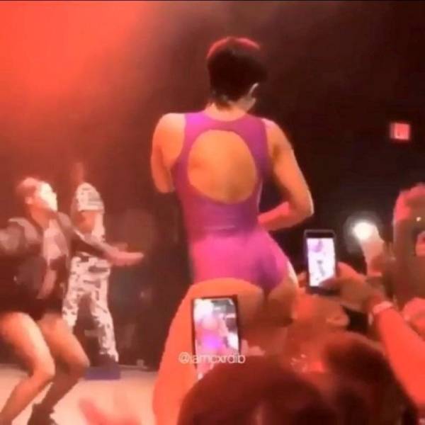 Cardi B Big Ass To Fan Face Video Leaked - Usa - New York on dollser.com