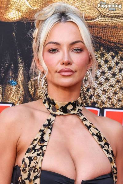 Lindsey Pelas Displays Her Sexy Boobs at the “Jackpot!” Premiere (11 Photos) - China on dollser.com