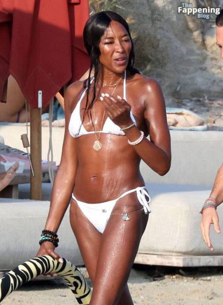 Naomi Campbell Shows Off Her Sexy Figure During Her Holiday with DJ Rampa on the Beaches of Mykonos (123 Photos) - Britain - Germany on dollser.com