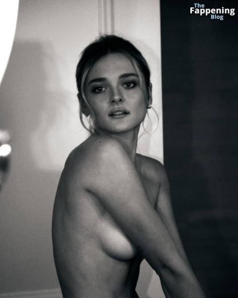 Charlotte Lawrence Topless (4 Photos) on dollser.com